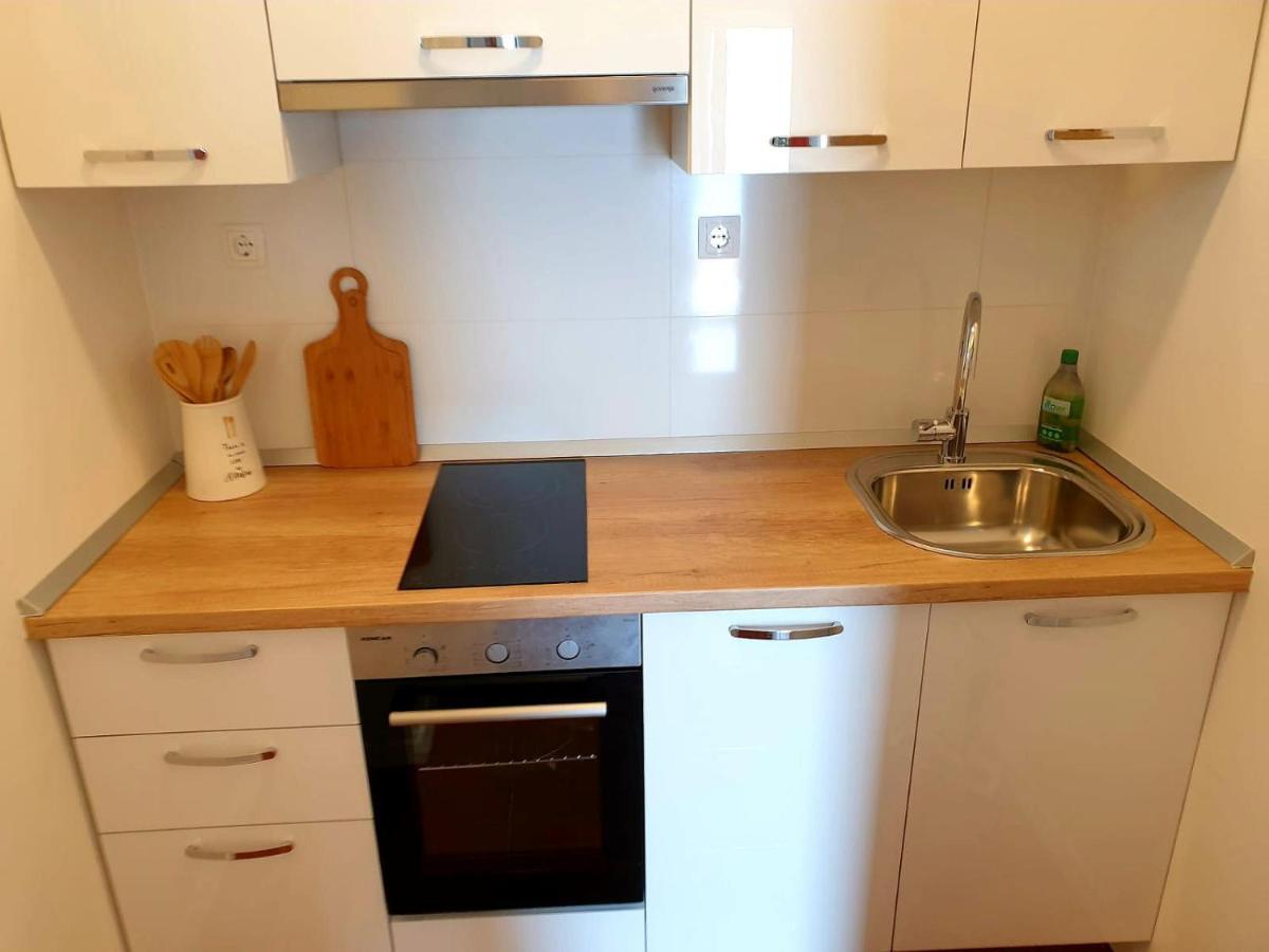 Apartments Kuzmanic โอมิช ภายนอก รูปภาพ
