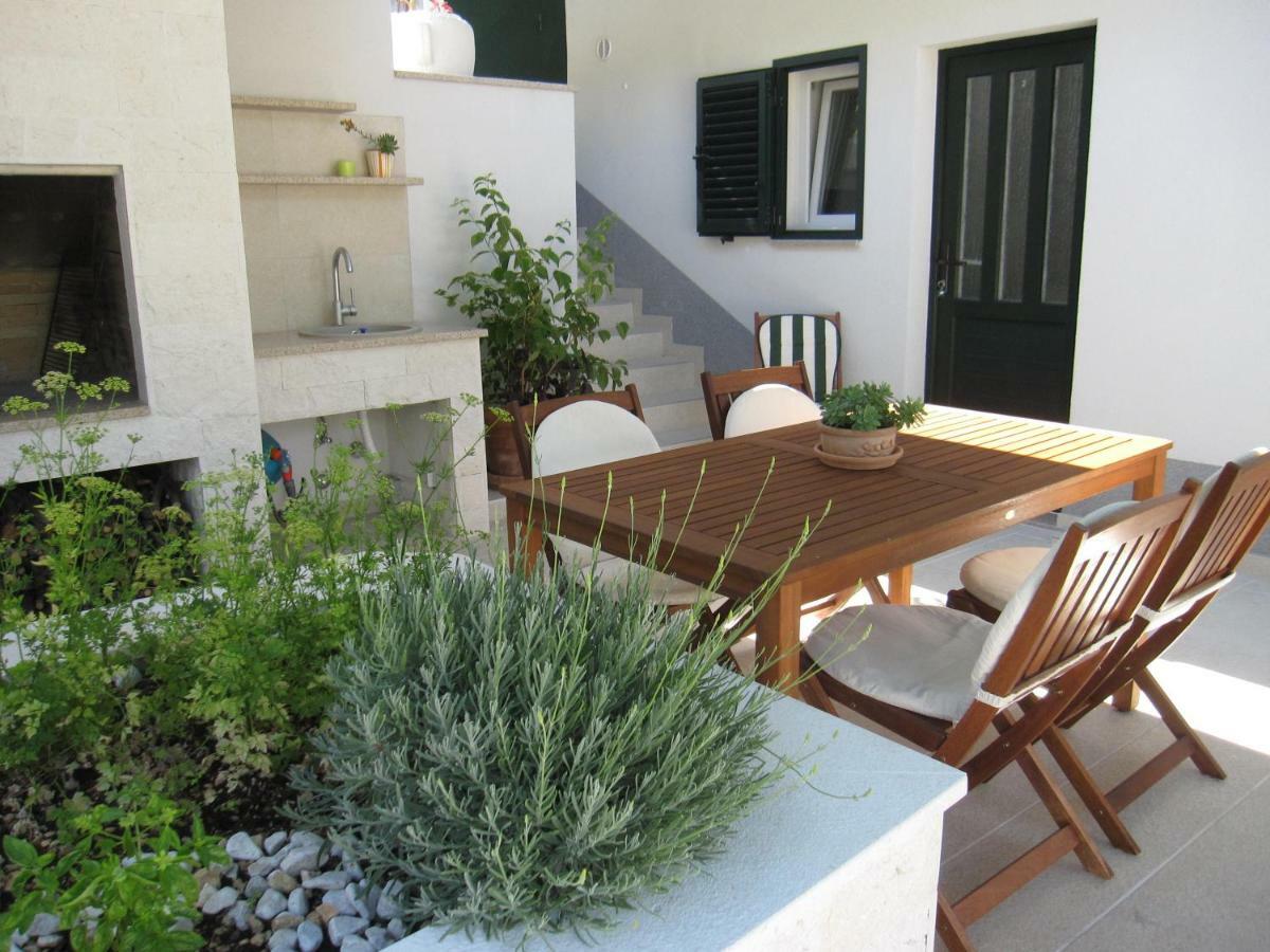 Apartments Kuzmanic โอมิช ภายนอก รูปภาพ
