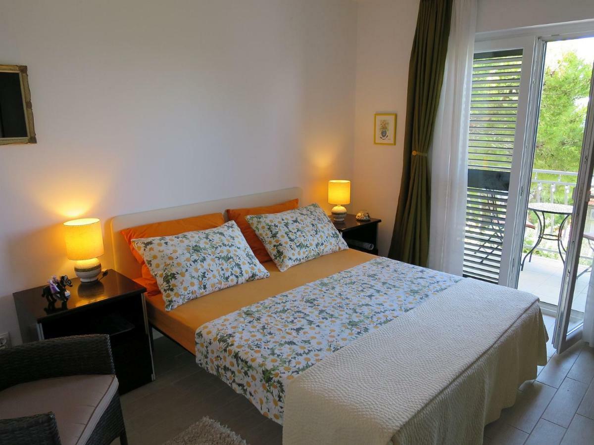 Apartments Kuzmanic โอมิช ภายนอก รูปภาพ